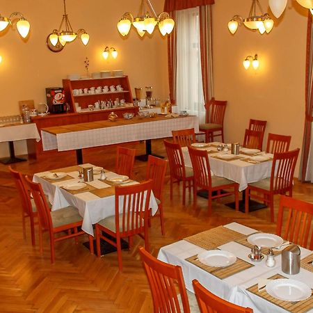 Pannon Hotel Bejelentkezes 20 Oraig, Check-In Until 20 O'Clock, Einchecken Bis 20 Uhr Mohács المظهر الخارجي الصورة