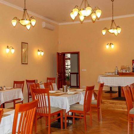 Pannon Hotel Bejelentkezes 20 Oraig, Check-In Until 20 O'Clock, Einchecken Bis 20 Uhr Mohács المظهر الخارجي الصورة