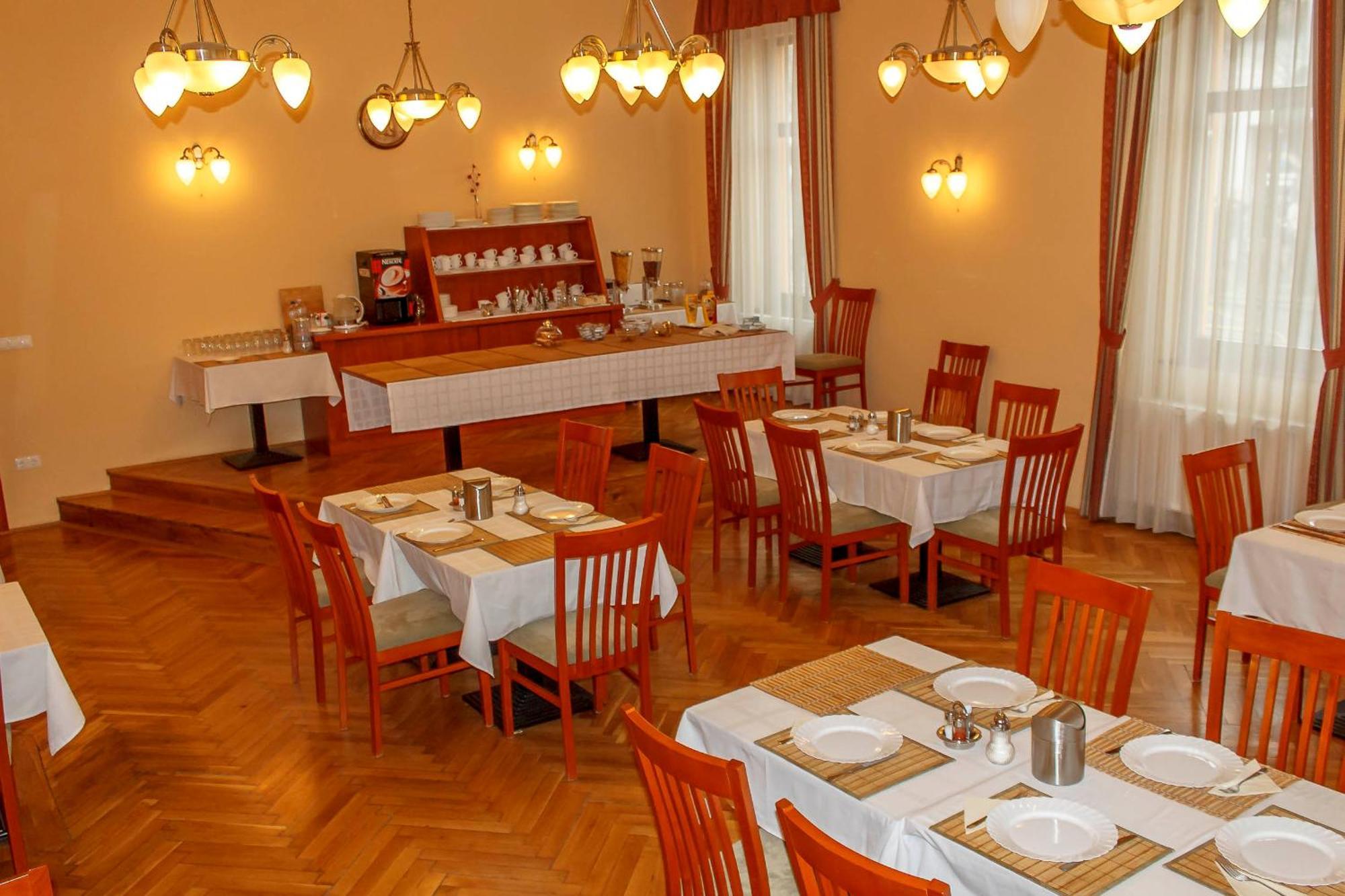 Pannon Hotel Bejelentkezes 20 Oraig, Check-In Until 20 O'Clock, Einchecken Bis 20 Uhr Mohács المظهر الخارجي الصورة