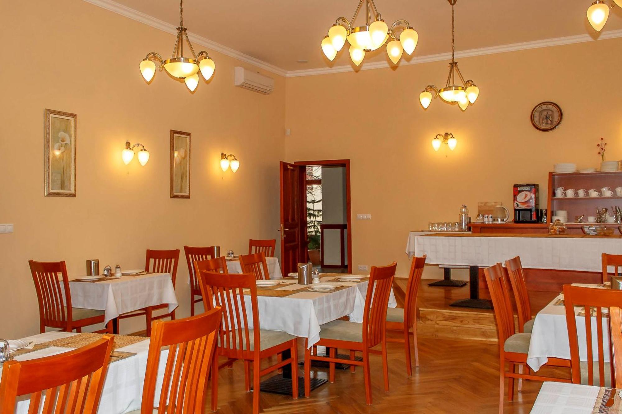 Pannon Hotel Bejelentkezes 20 Oraig, Check-In Until 20 O'Clock, Einchecken Bis 20 Uhr Mohács المظهر الخارجي الصورة