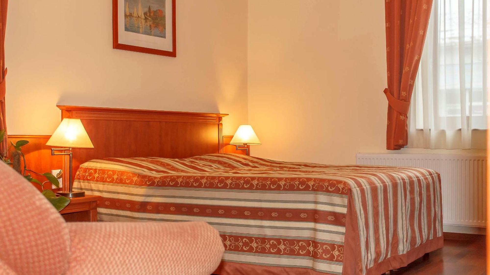 Pannon Hotel Bejelentkezes 20 Oraig, Check-In Until 20 O'Clock, Einchecken Bis 20 Uhr Mohács المظهر الخارجي الصورة