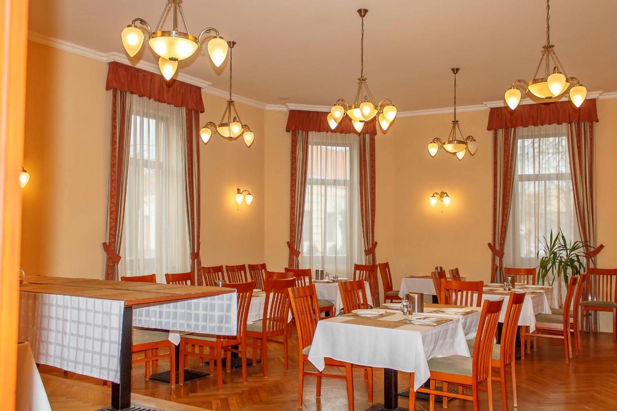 Pannon Hotel Bejelentkezes 20 Oraig, Check-In Until 20 O'Clock, Einchecken Bis 20 Uhr Mohács المظهر الخارجي الصورة