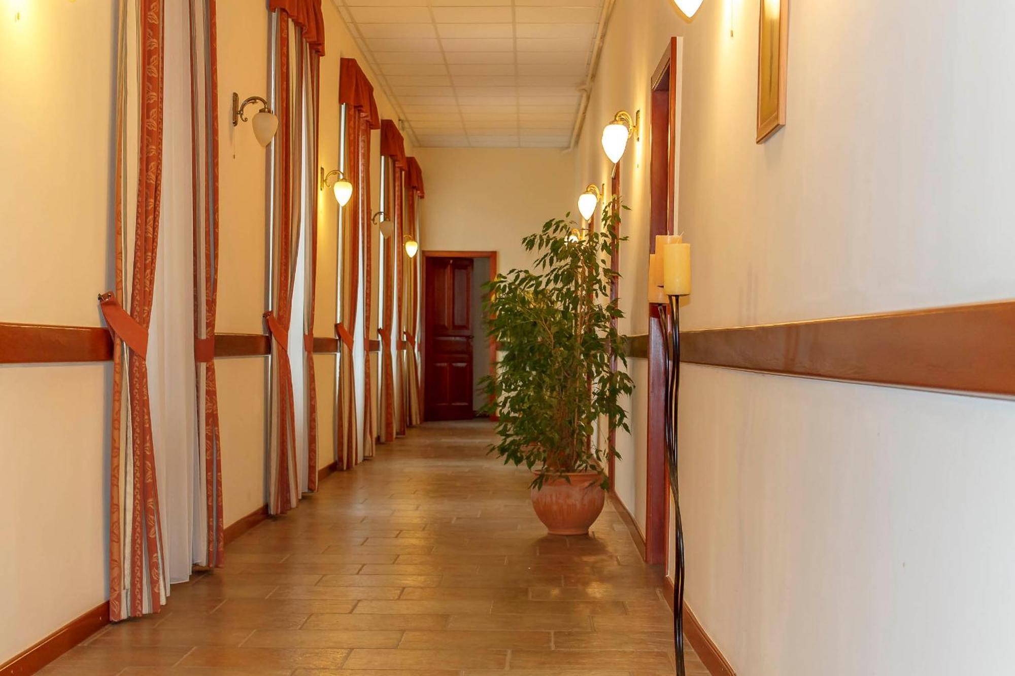 Pannon Hotel Bejelentkezes 20 Oraig, Check-In Until 20 O'Clock, Einchecken Bis 20 Uhr Mohács المظهر الخارجي الصورة