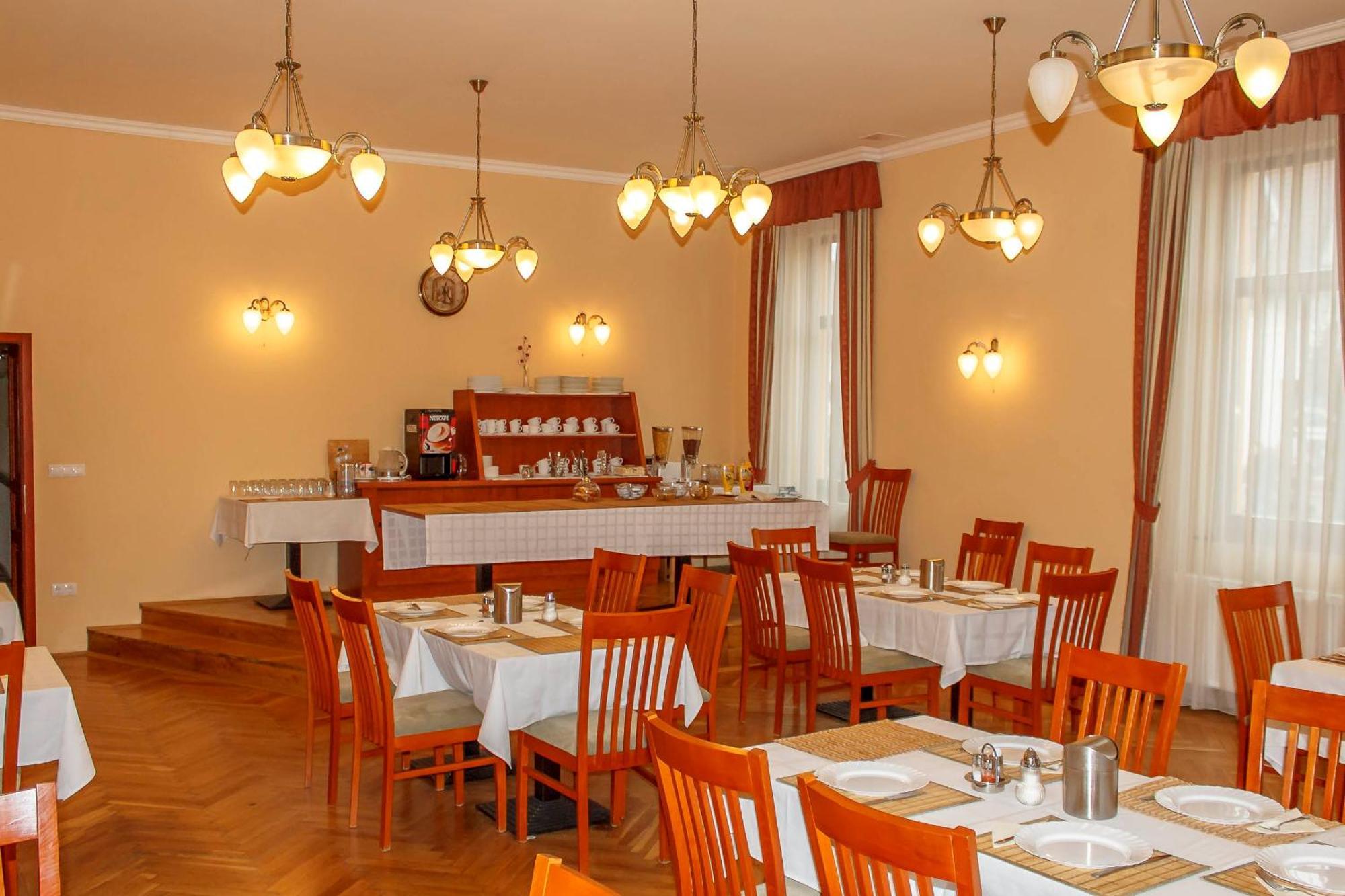 Pannon Hotel Bejelentkezes 20 Oraig, Check-In Until 20 O'Clock, Einchecken Bis 20 Uhr Mohács المظهر الخارجي الصورة