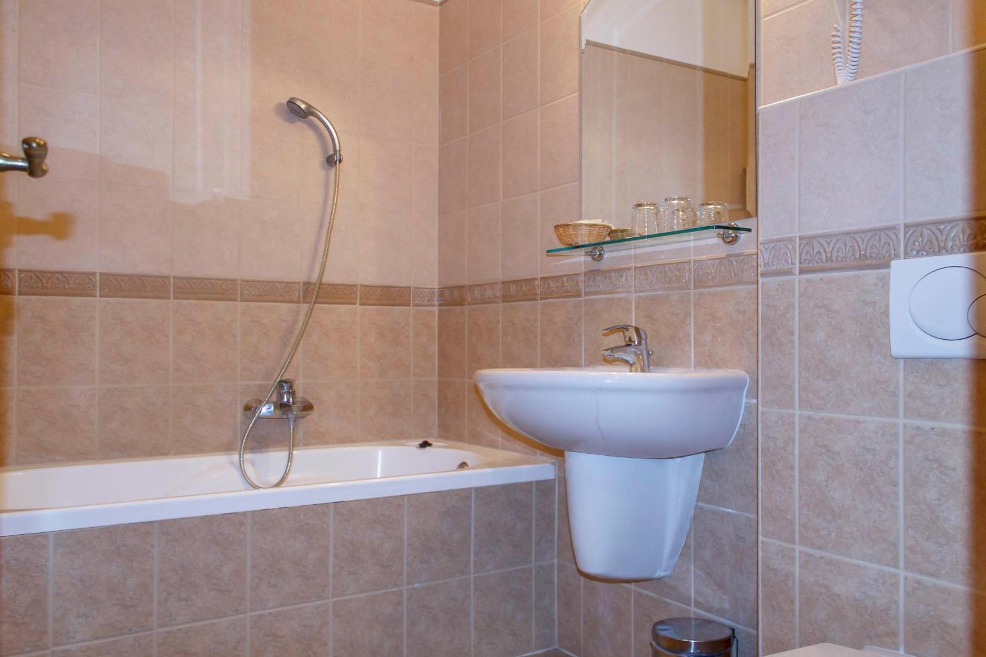 Pannon Hotel Bejelentkezes 20 Oraig, Check-In Until 20 O'Clock, Einchecken Bis 20 Uhr Mohács المظهر الخارجي الصورة