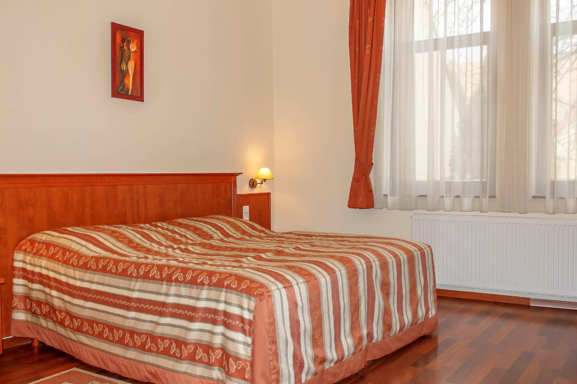 Pannon Hotel Bejelentkezes 20 Oraig, Check-In Until 20 O'Clock, Einchecken Bis 20 Uhr Mohács المظهر الخارجي الصورة