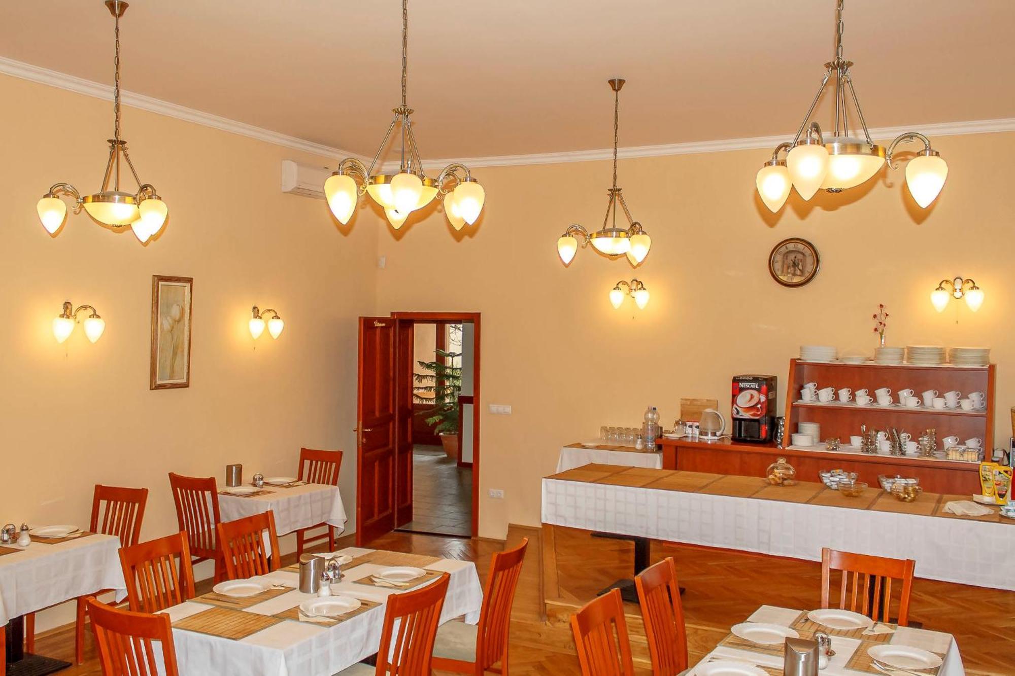 Pannon Hotel Bejelentkezes 20 Oraig, Check-In Until 20 O'Clock, Einchecken Bis 20 Uhr Mohács المظهر الخارجي الصورة