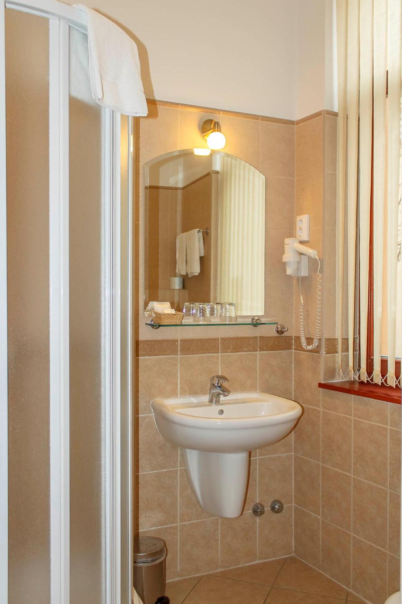 Pannon Hotel Bejelentkezes 20 Oraig, Check-In Until 20 O'Clock, Einchecken Bis 20 Uhr Mohács المظهر الخارجي الصورة