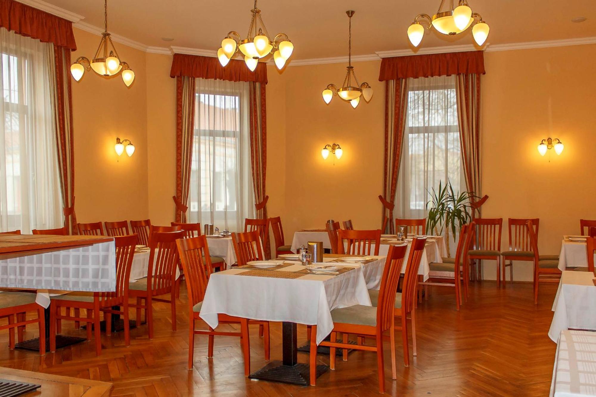 Pannon Hotel Bejelentkezes 20 Oraig, Check-In Until 20 O'Clock, Einchecken Bis 20 Uhr Mohács المظهر الخارجي الصورة