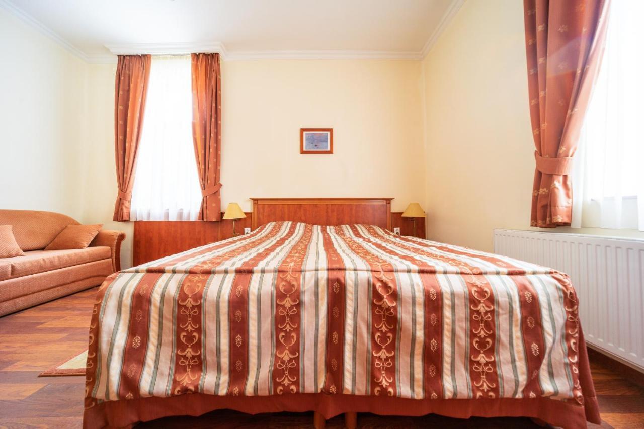 Pannon Hotel Bejelentkezes 20 Oraig, Check-In Until 20 O'Clock, Einchecken Bis 20 Uhr Mohács المظهر الخارجي الصورة