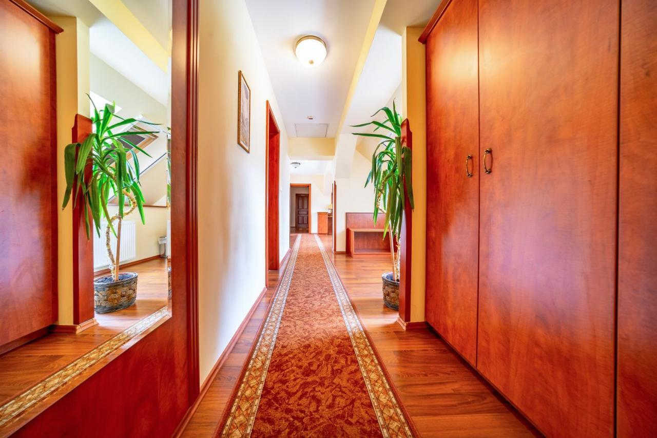 Pannon Hotel Bejelentkezes 20 Oraig, Check-In Until 20 O'Clock, Einchecken Bis 20 Uhr Mohács المظهر الخارجي الصورة