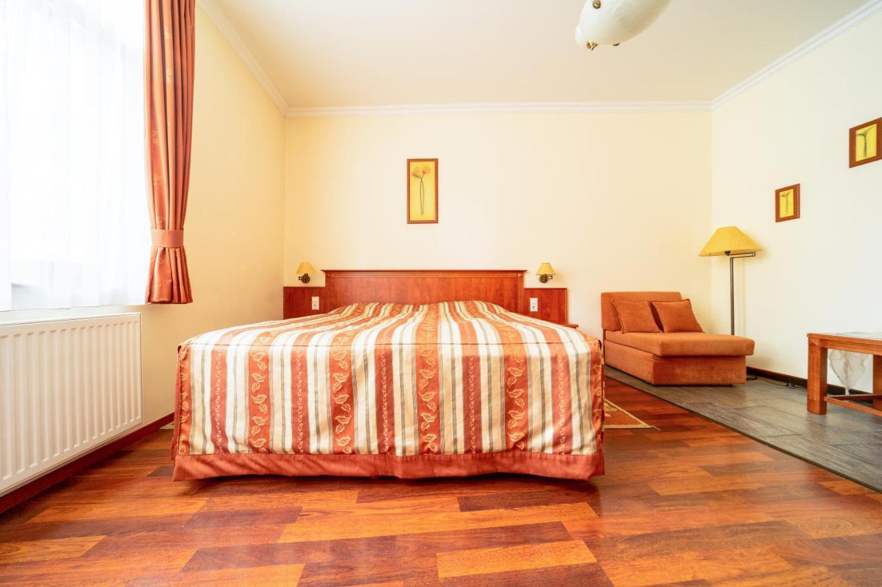 Pannon Hotel Bejelentkezes 20 Oraig, Check-In Until 20 O'Clock, Einchecken Bis 20 Uhr Mohács المظهر الخارجي الصورة