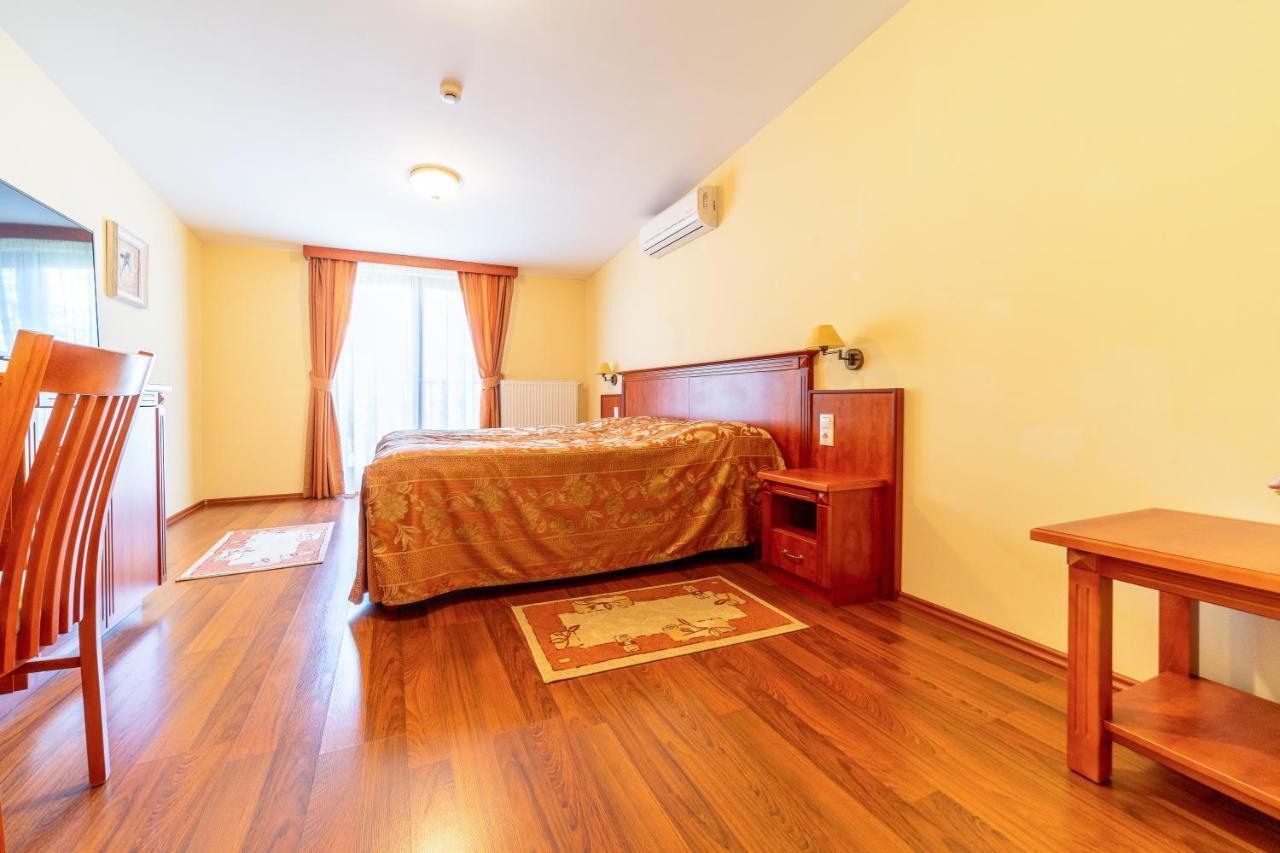 Pannon Hotel Bejelentkezes 20 Oraig, Check-In Until 20 O'Clock, Einchecken Bis 20 Uhr Mohács المظهر الخارجي الصورة