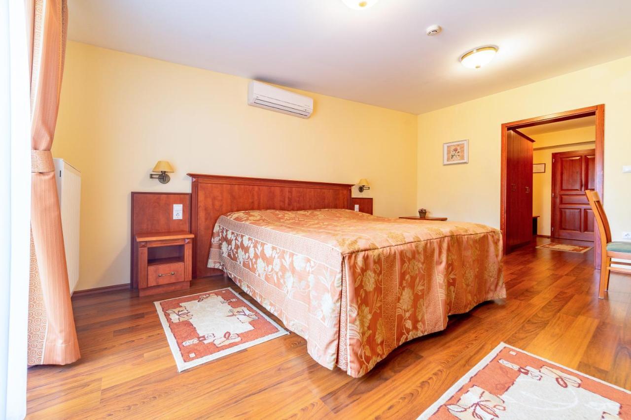 Pannon Hotel Bejelentkezes 20 Oraig, Check-In Until 20 O'Clock, Einchecken Bis 20 Uhr Mohács المظهر الخارجي الصورة